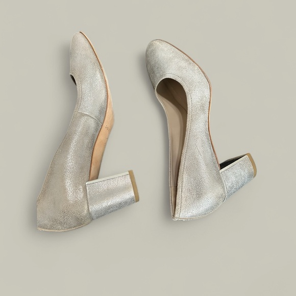 Donald J. Pliner Silver Heels Elegant Design - Picture 7 of 9